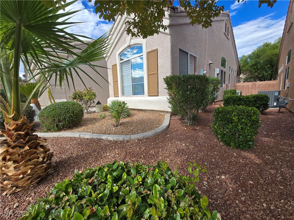 9688 Emeraude Avenue