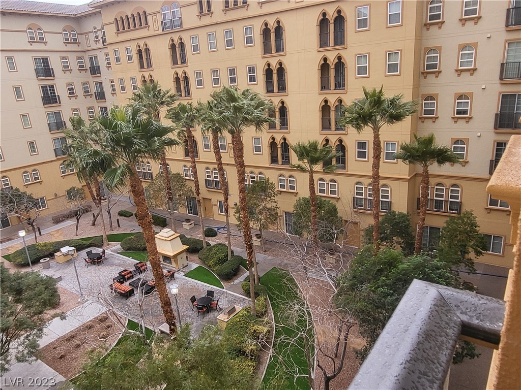 Photo 15 of 17 of listing fab8b261-5889-44d0-acca-48f1d2646413 condo