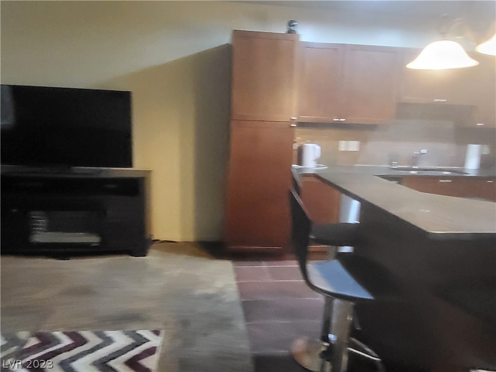 Photo 4 of 17 of listing fab8b261-5889-44d0-acca-48f1d2646413 condo