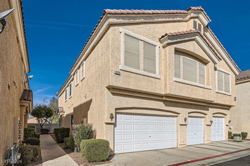 1628 Clint Canyon Drive, Henderson, Nevada image 3