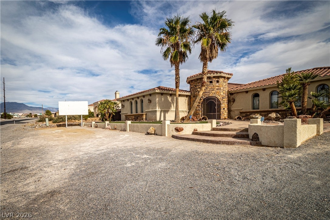2181 E Winery Road