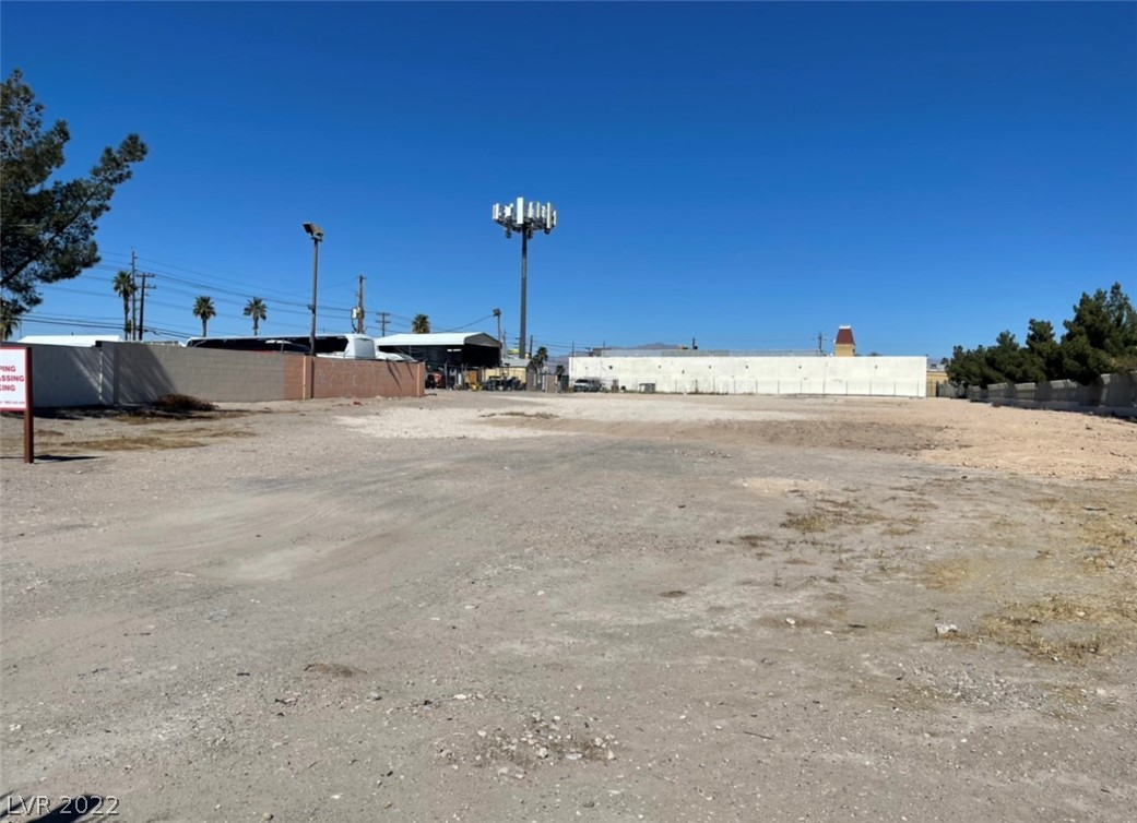 Photo 3 of 3 of 2601 Searles Avenue land