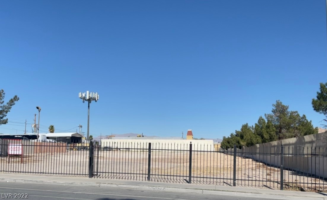 Photo 2 of 3 of 2601 Searles Avenue land