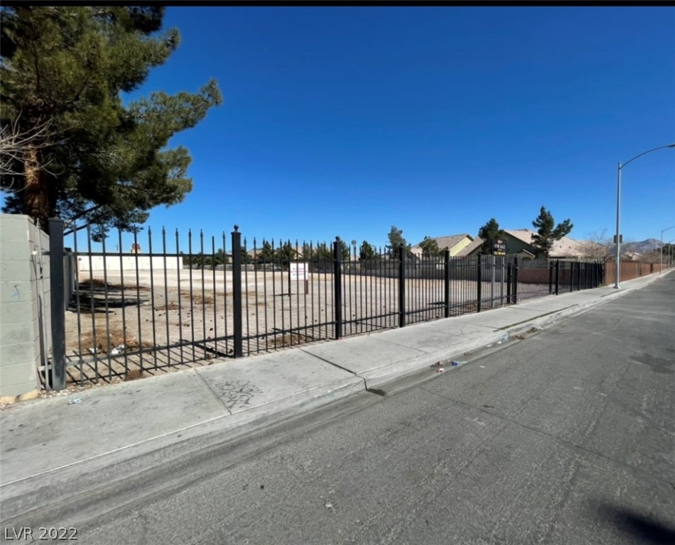 Photo 1 of 3 of 2601 Searles Avenue land