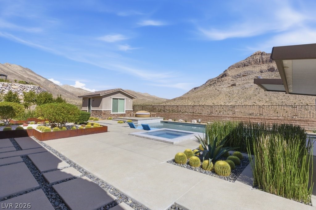 11200 Luna Blanca Drive