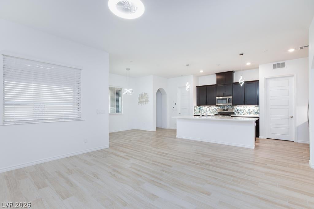689 Monteverdi Peak Street