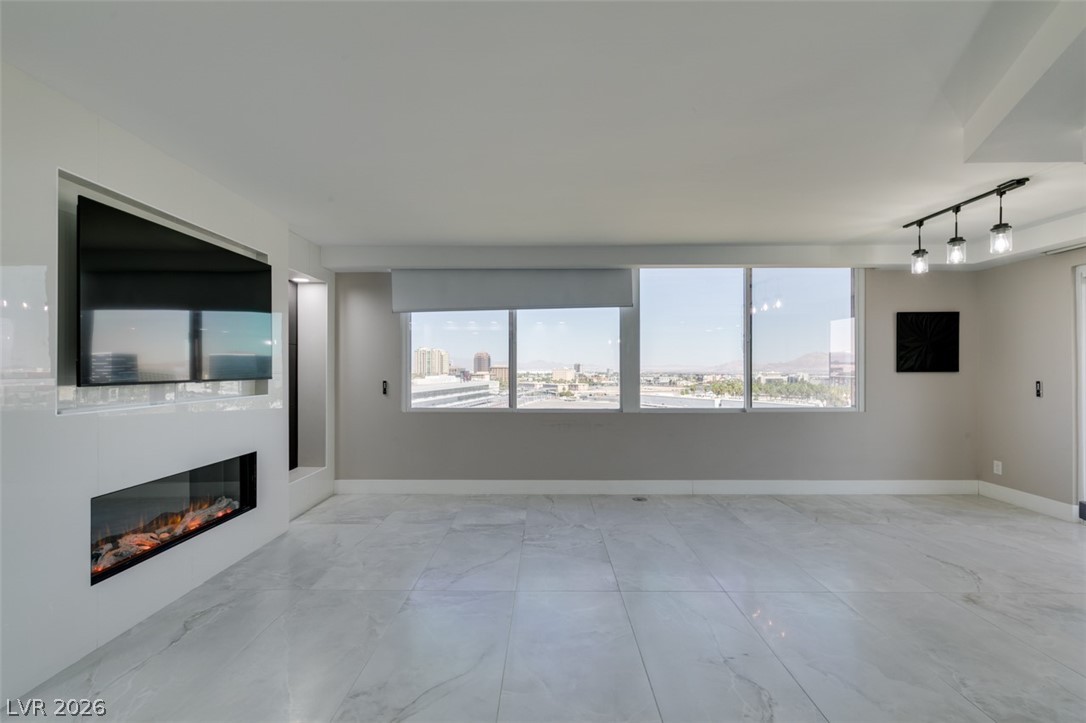 205 E Harmon Avenue 1012