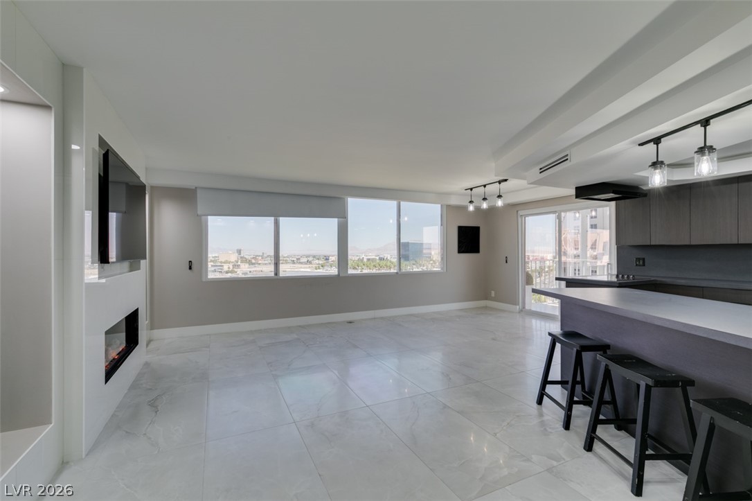 205 E Harmon Avenue 1012