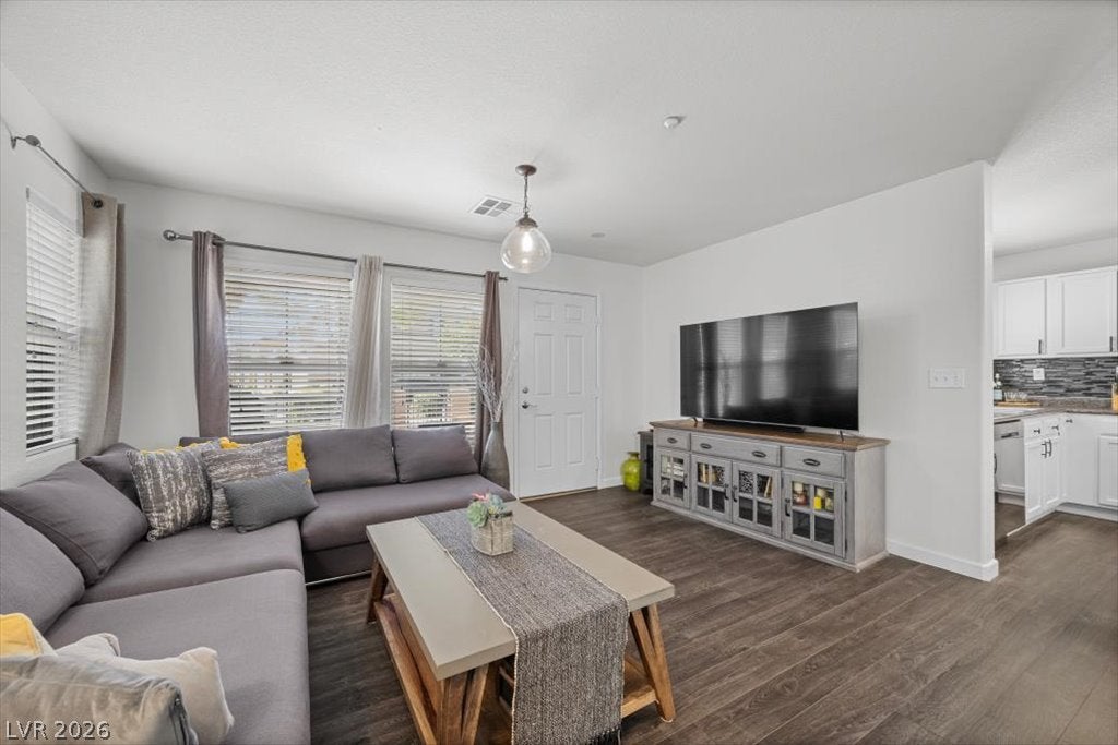 2066 Waterlily View Street