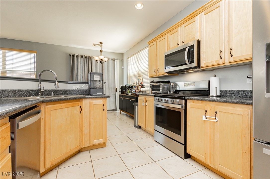 561 Fork Mesa Court, Henderson, Nevada image 12