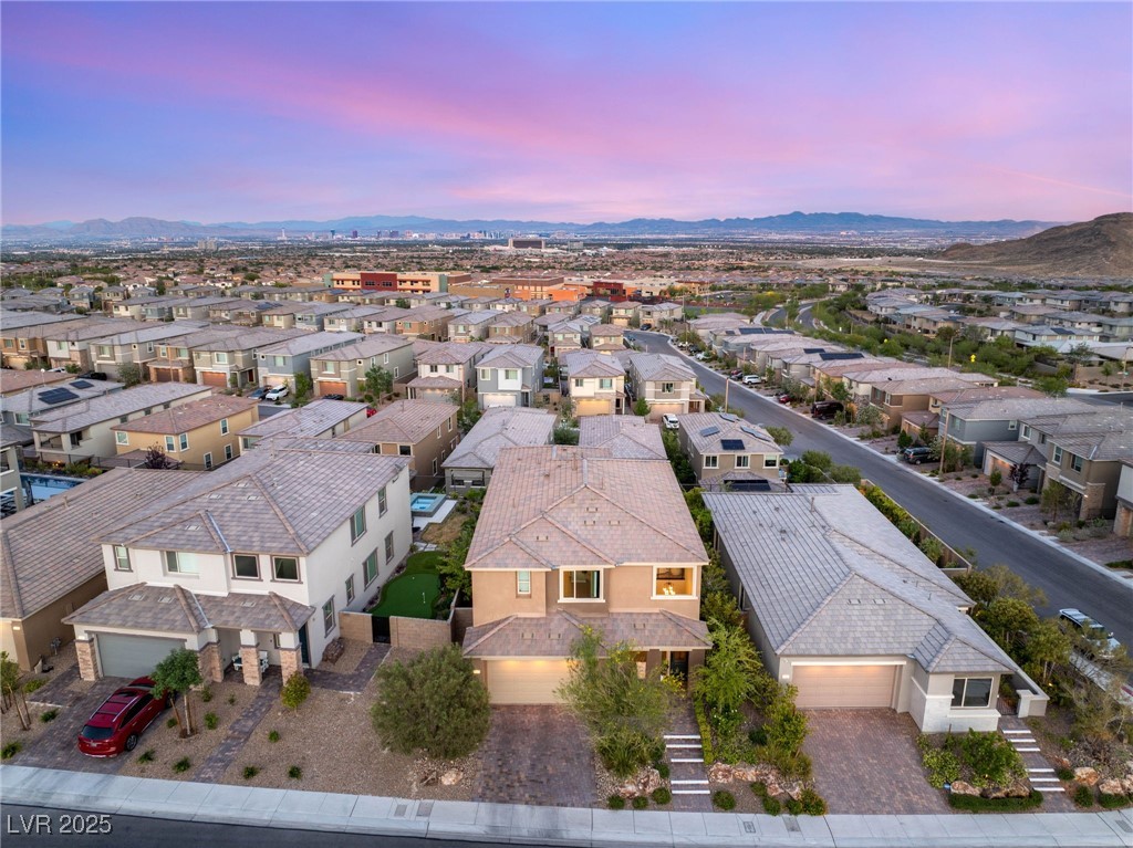 Properties 3 390 Coastal Redwood Street