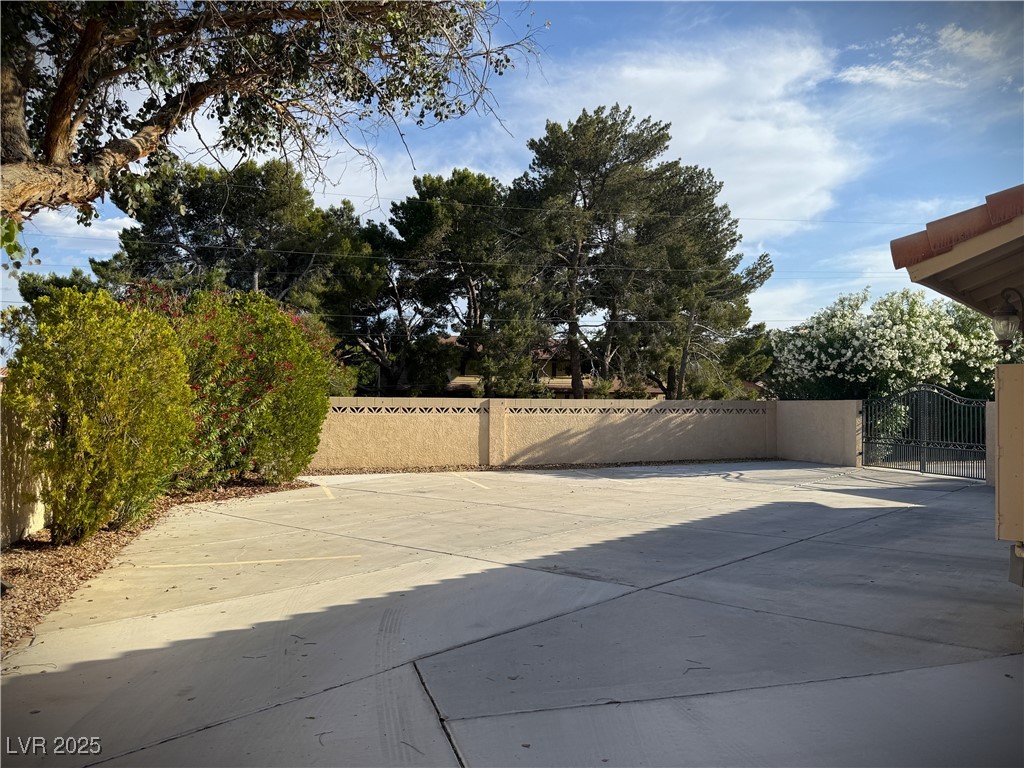 Properties 2 2975 Montessouri Street