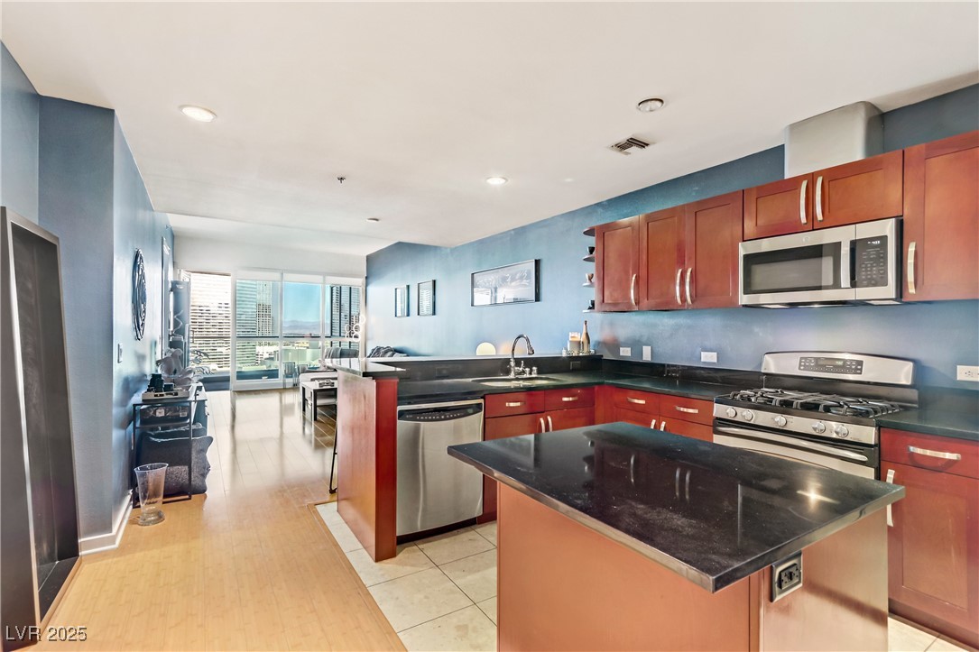 4575 Dean Martin Drive 1811