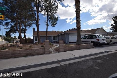 Photo of 5901 OCEANSIDE Way, Las Vegas, NV 89108 (MLS # 2732100)
