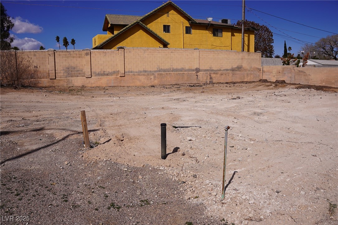 Properties 4 1608 Eaton Drive
