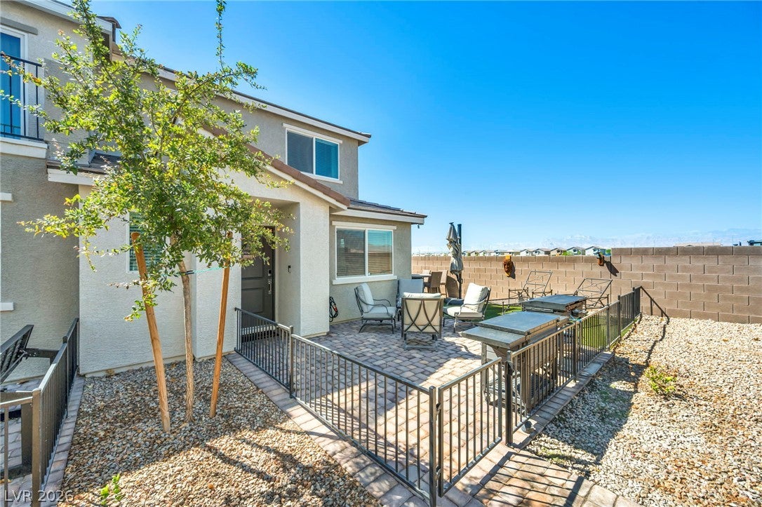 2594 Canary Yellow Court