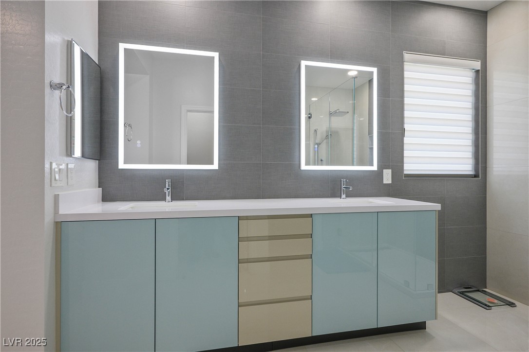 Las Vegas, Nevada 89118, United States, 4 Bedrooms Bedrooms, ,3 BathroomsBathrooms,Residential,Active,173295