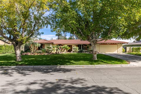 Photo of 4220 W Pinecrest Circle, Las Vegas, NV 89121 (MLS # 2738585)