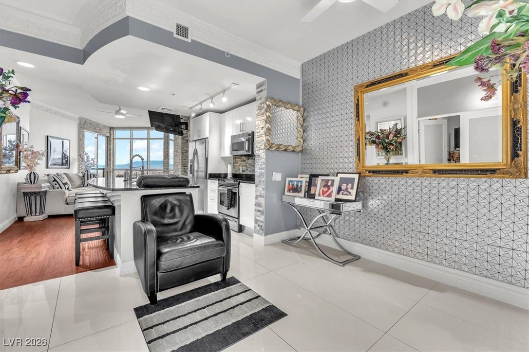 200 W Sahara Avenue 3510