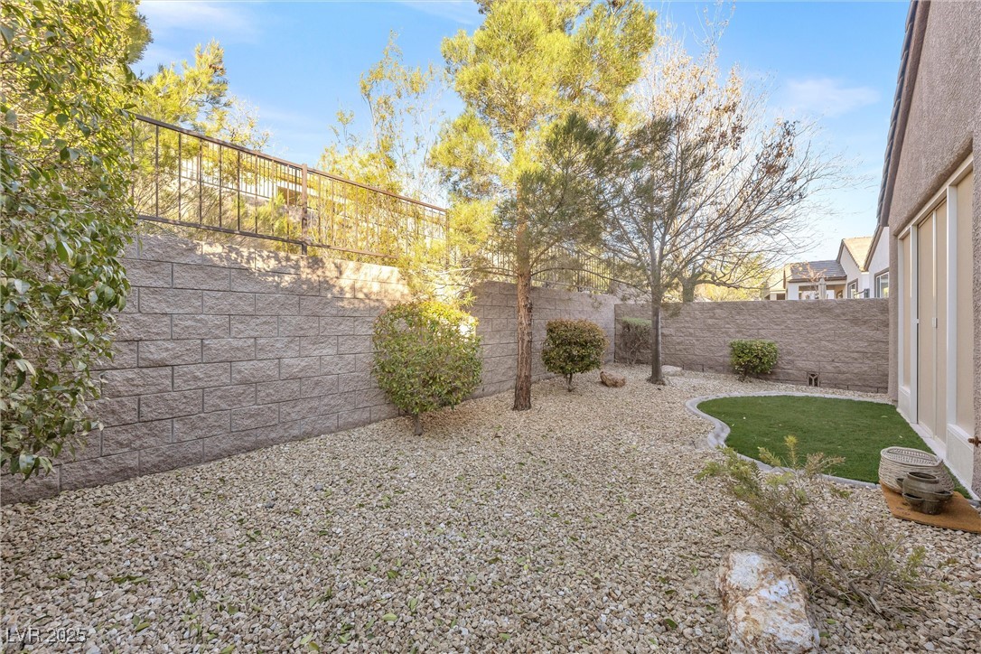 Henderson, Nevada 89044, United States, 2 Bedrooms Bedrooms, ,2 BathroomsBathrooms,Residential,Active,90415