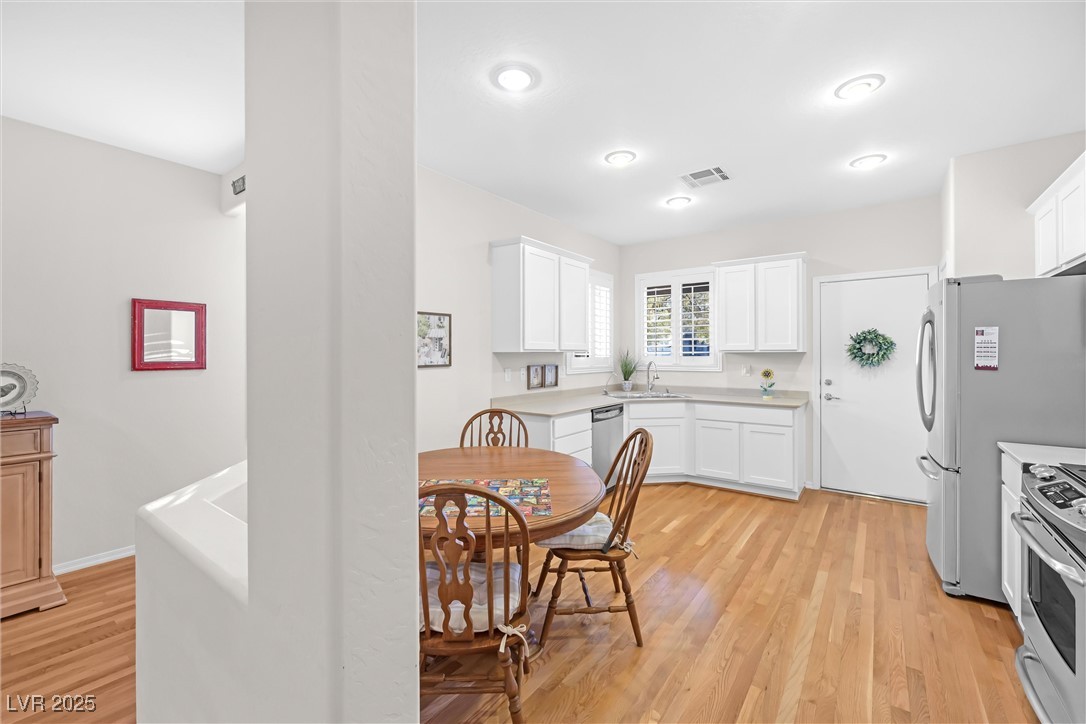 Henderson, Nevada 89044, United States, 2 Bedrooms Bedrooms, ,2 BathroomsBathrooms,Residential,Active,90415