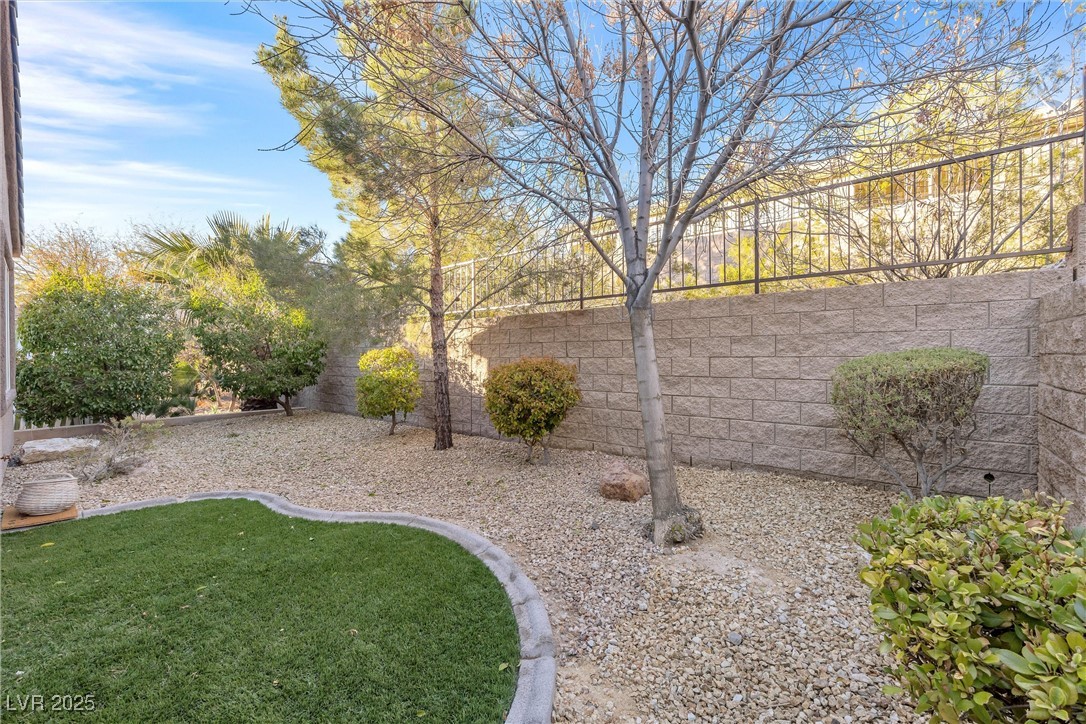 Henderson, Nevada 89044, United States, 2 Bedrooms Bedrooms, ,2 BathroomsBathrooms,Residential,Active,90415