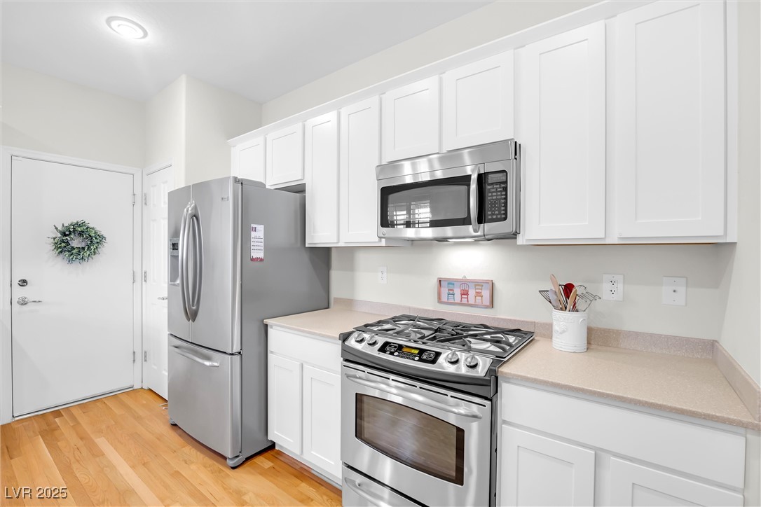 Henderson, Nevada 89044, United States, 2 Bedrooms Bedrooms, ,2 BathroomsBathrooms,Residential,Active,90415