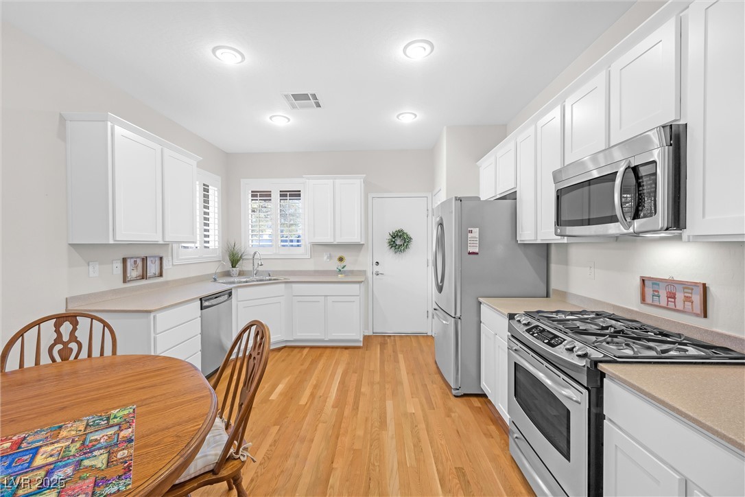 Henderson, Nevada 89044, United States, 2 Bedrooms Bedrooms, ,2 BathroomsBathrooms,Residential,Active,90415