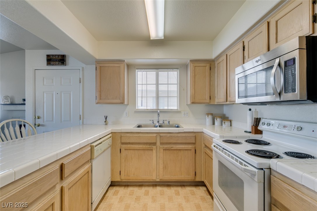 2725 S Nellis Boulevard 2034