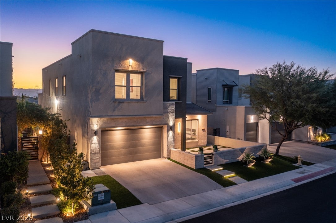 767 Glowing Horizon Street