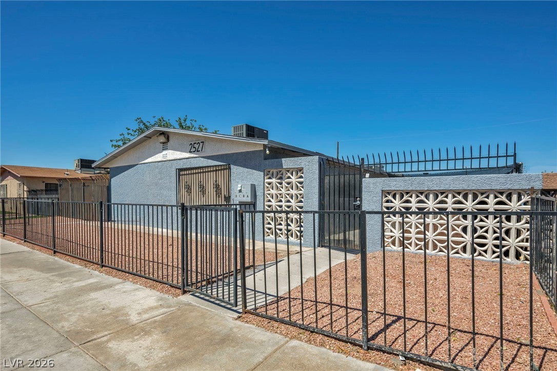 2527 Carroll Street