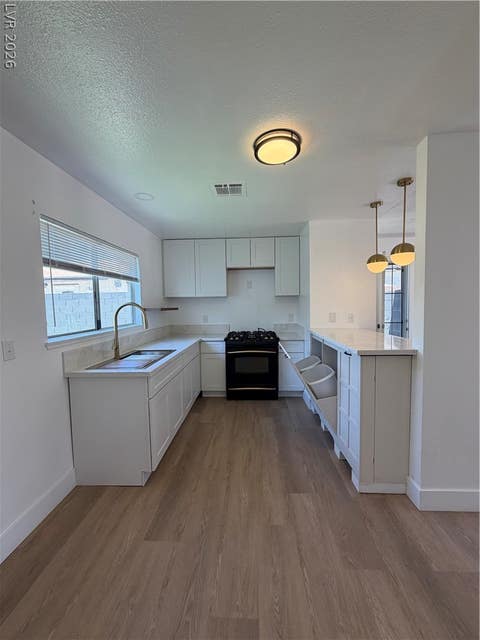 Townhouse For Sale - Residential<br/> Clark County, Las Vegas, NV 89103