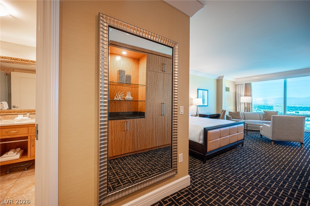 2000 N Fashion Show Drive 2917