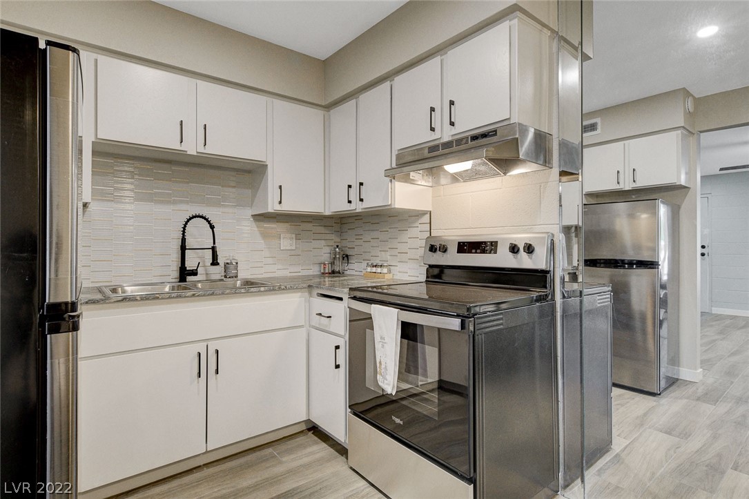 Photo 6 of 14 of 575 S Royal Crest Circle 5 condo
