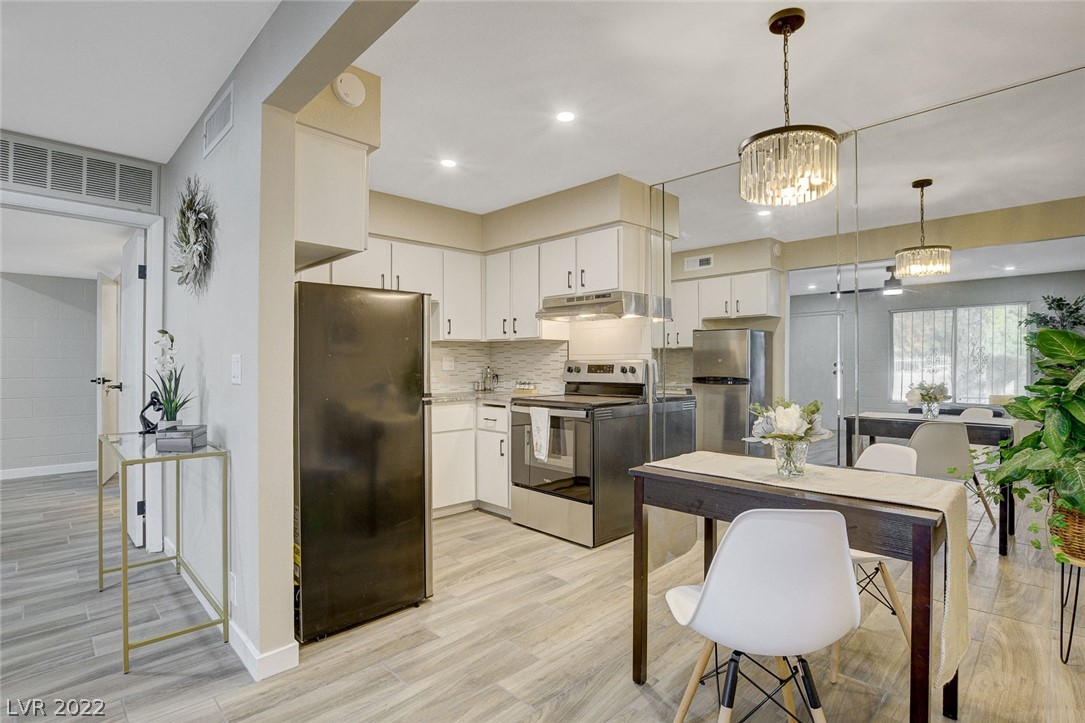 Photo 4 of 14 of 575 S Royal Crest Circle 5 condo