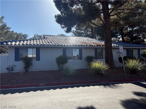 Townhouse For Sale - 2121 Twickenham Place #B<br/> Las Vegas, NV 89108