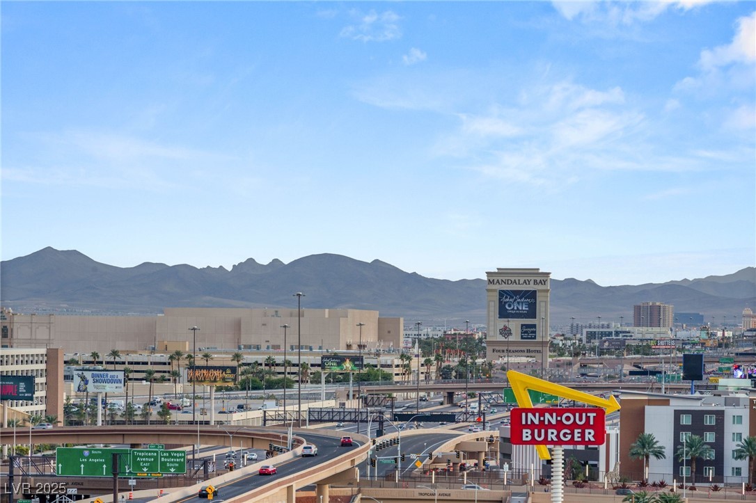 Las Vegas, Nevada 89103, United States, 2 Bedrooms Bedrooms, ,2 BathroomsBathrooms,Residential,Active,228531