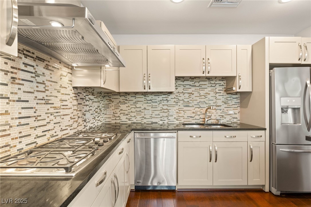 Las Vegas, Nevada 89103, United States, 2 Bedrooms Bedrooms, ,2 BathroomsBathrooms,Residential,Active,228531