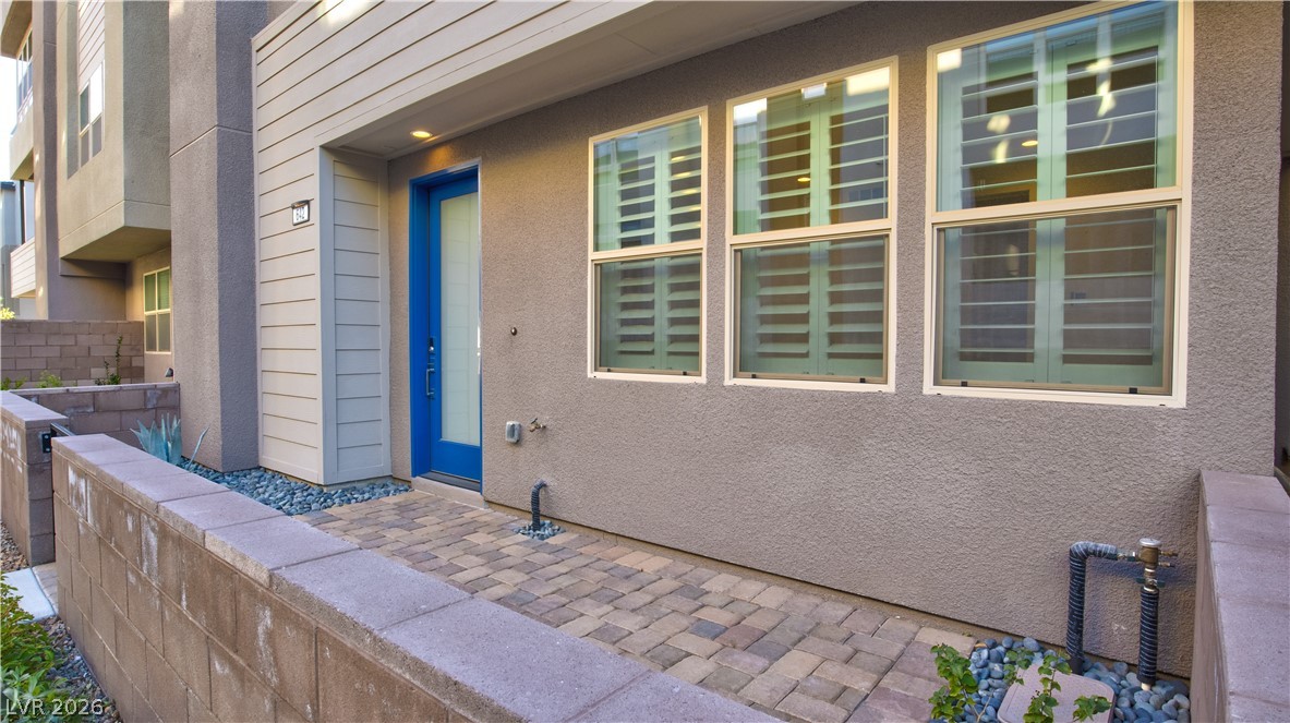 Properties 4 642 Grey Saker Street