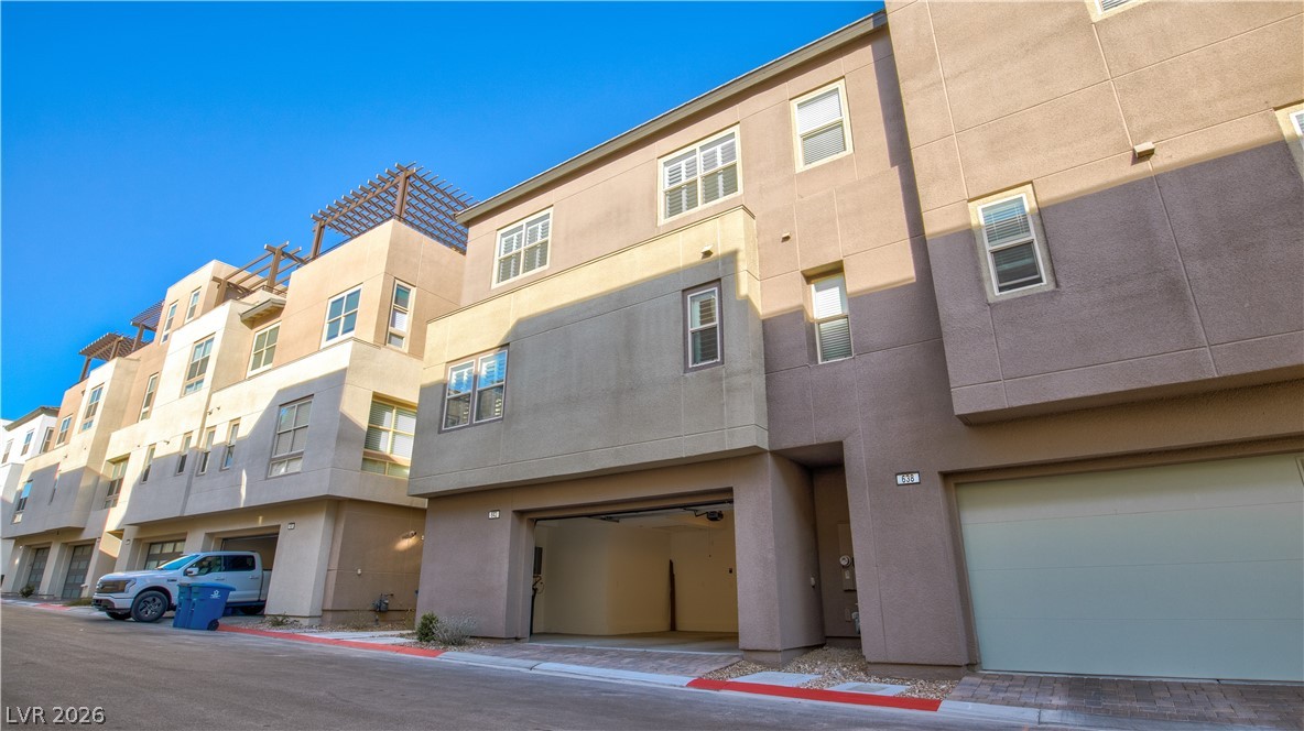 Properties 1 642 Grey Saker Street