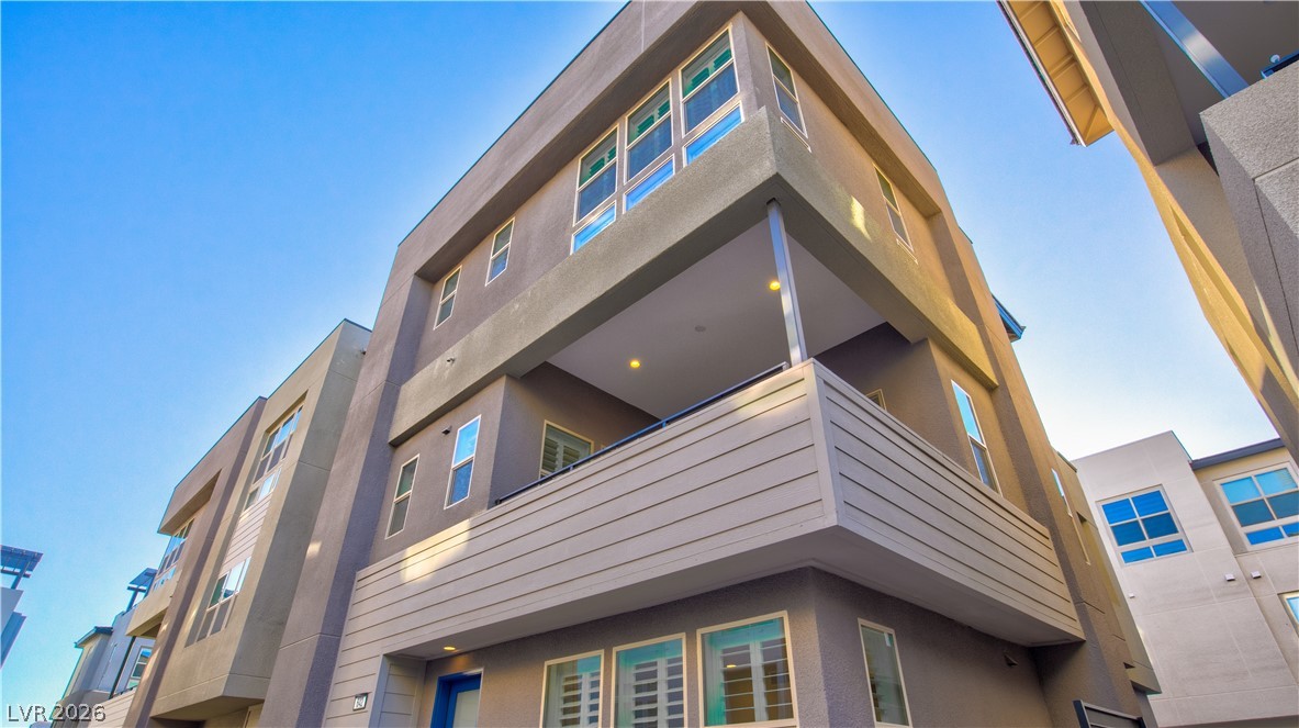 Properties 3 642 Grey Saker Street