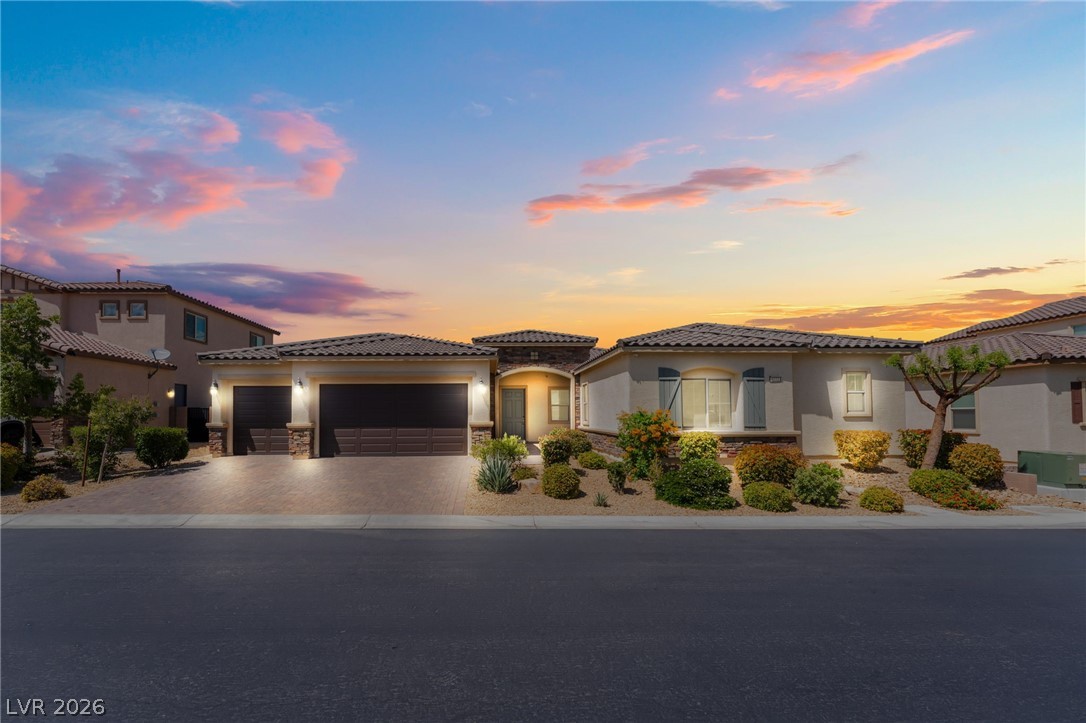 9772 Mosaic Canyon Court