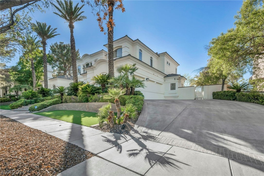 1521 Champion Hills Lane