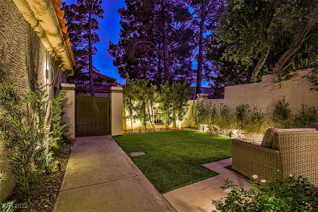 7970 Bermuda Dunes Avenue