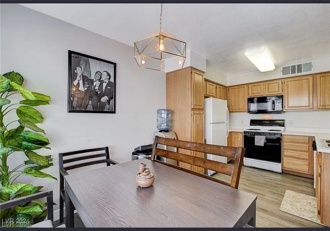 5710 E Tropicana Avenue 1093