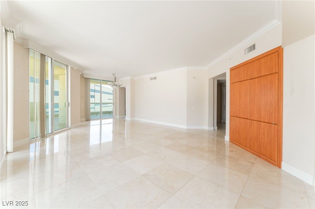 2877 Paradise Road 1806