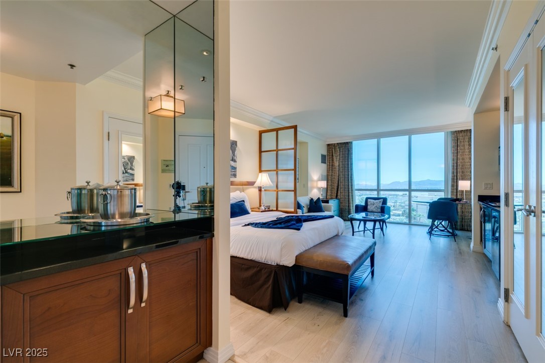 135 E HARMON Avenue 804