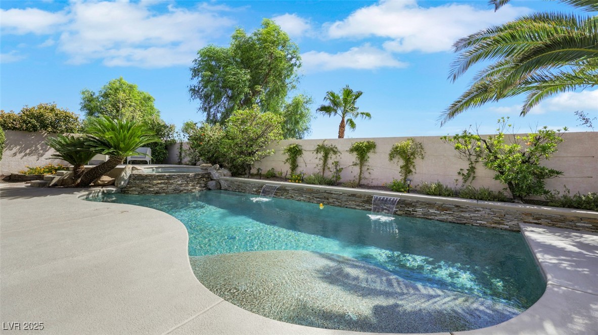 Las Vegas, Nevada 89138, United States, 4 Bedrooms Bedrooms, ,3 BathroomsBathrooms,Residential,Pending,212138