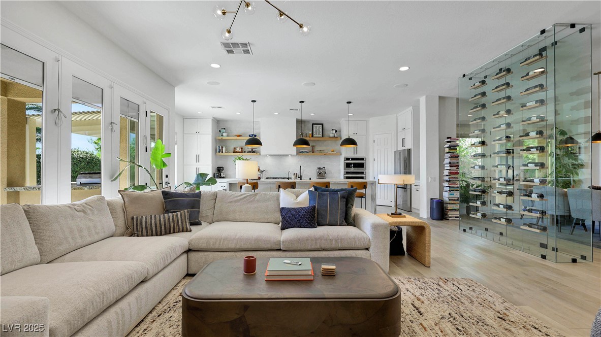 Las Vegas, Nevada 89138, United States, 4 Bedrooms Bedrooms, ,3 BathroomsBathrooms,Residential,Pending,212138