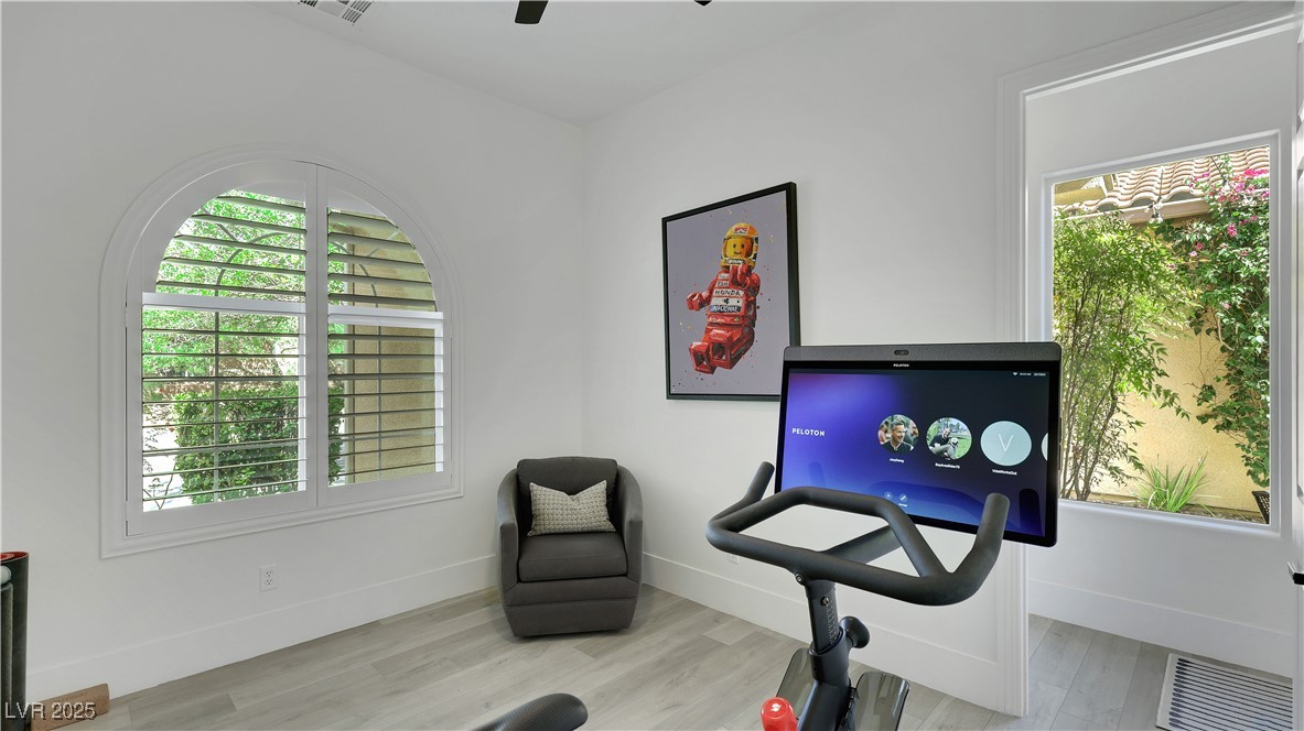 Las Vegas, Nevada 89138, United States, 4 Bedrooms Bedrooms, ,3 BathroomsBathrooms,Residential,Pending,212138